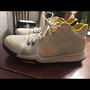 Kyrie 3 size 7 youth boys Nike basketball shoes